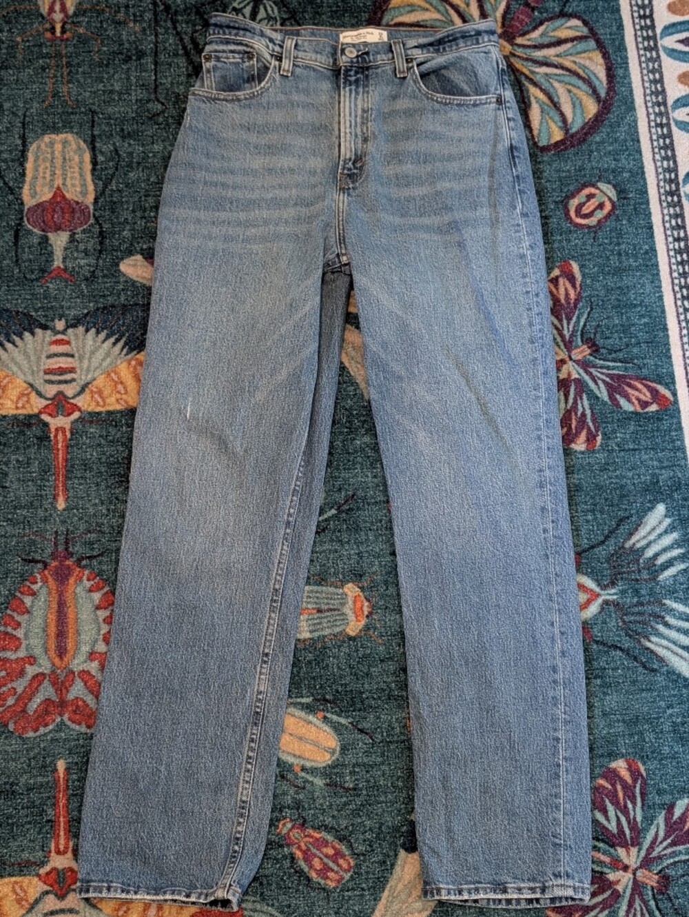 Abercrombie Curve Love Ultra High Rise 90s Straight Jeans 29 / 8R Light Wash